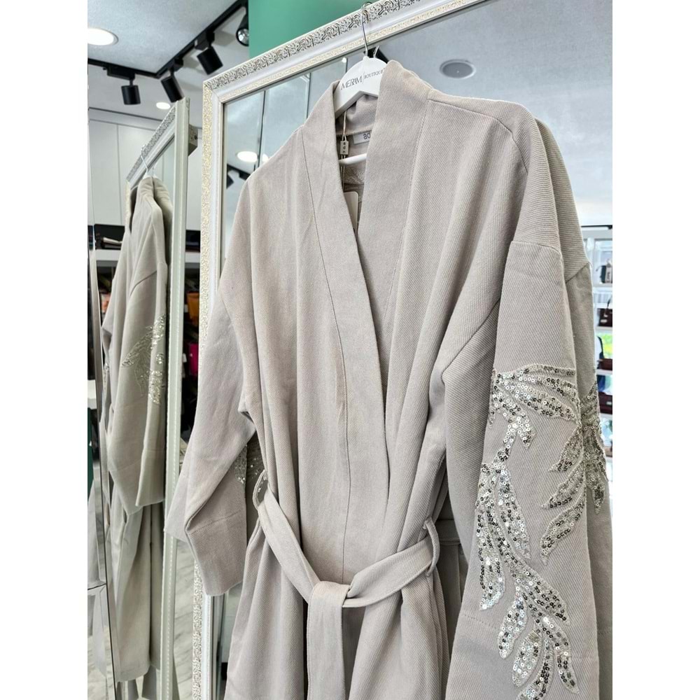 ADN İŞLEMELİ KİMONO PAMUK GABARDİN - TAŞ - (40-46 BEDEN UYUMLU)