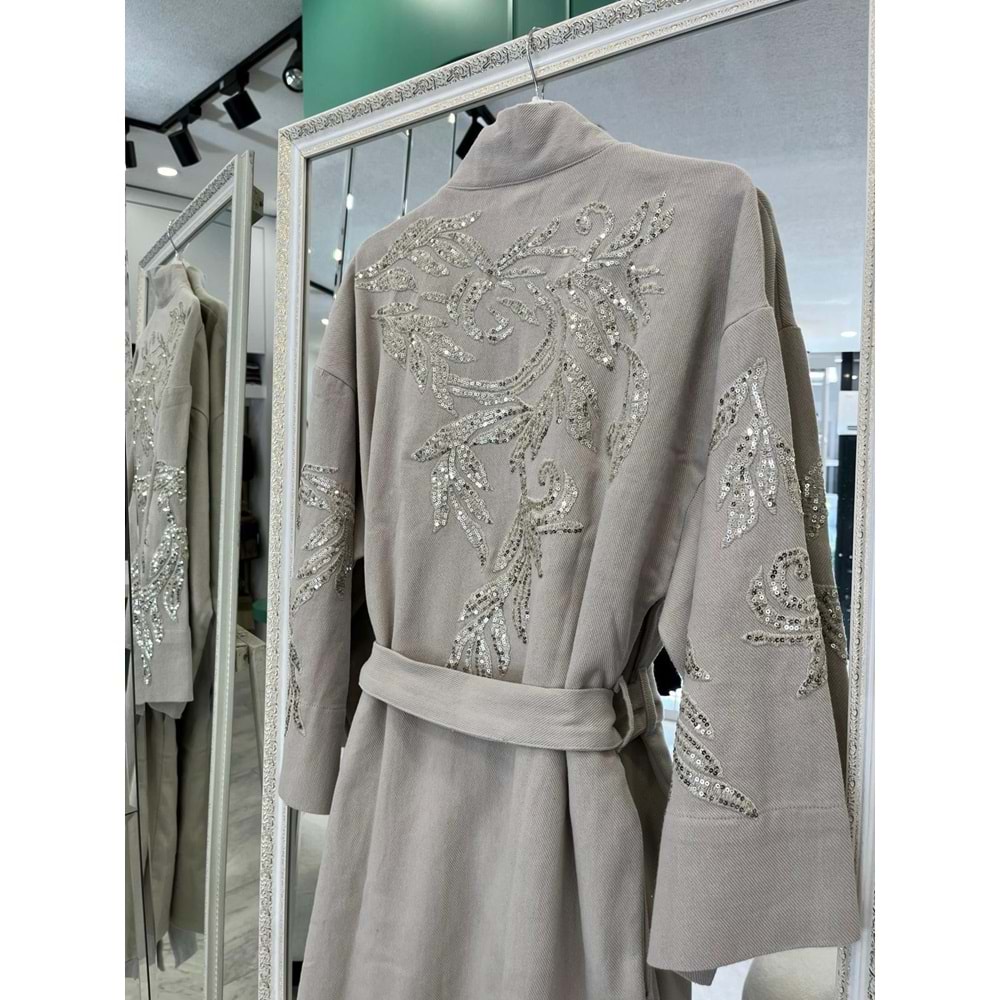 ADN İŞLEMELİ KİMONO PAMUK GABARDİN - TAŞ - (40-46 BEDEN UYUMLU)