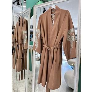 ADN İŞLEMELİ KİMONO PAMUK GABARDİN - KOYU CAMEL - (40-46 BEDEN UYUMLU)