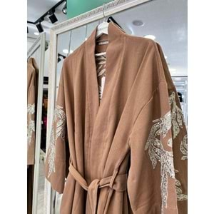 ADN İŞLEMELİ KİMONO PAMUK GABARDİN - KOYU CAMEL - (40-46 BEDEN UYUMLU)