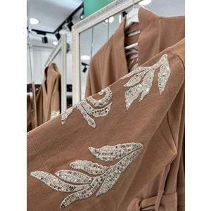 ADN İŞLEMELİ KİMONO PAMUK GABARDİN - KOYU CAMEL - (40-46 BEDEN UYUMLU)