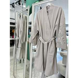 ADN İŞLEMELİ KİMONO PAMUK GABARDİN - TAŞ - (40-46 BEDEN UYUMLU)