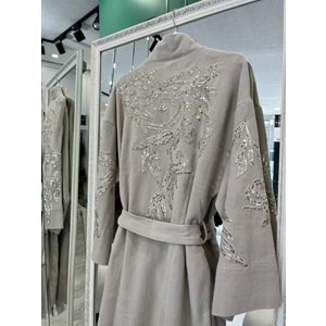 ADN İŞLEMELİ KİMONO PAMUK GABARDİN - TAŞ - (40-46 BEDEN UYUMLU)